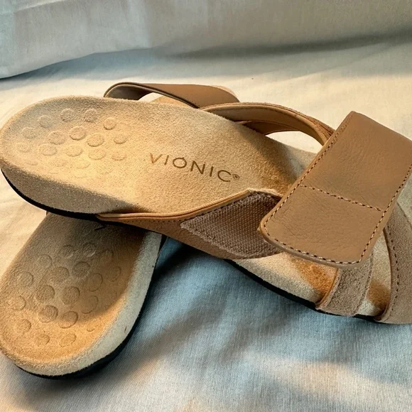 Vionic Zaire Tan/ Macaroon Sandals with Crisscross Straps and Cork Footbed NWOT - Picture 7 of 7